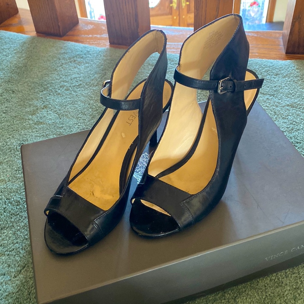 Nine West black 5.5 black strap shoes